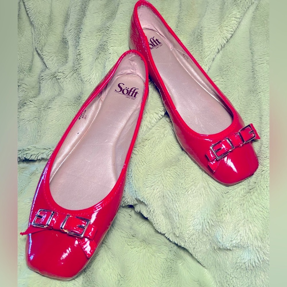 Brand Sofft. Red Patent Flats. Size 8M.